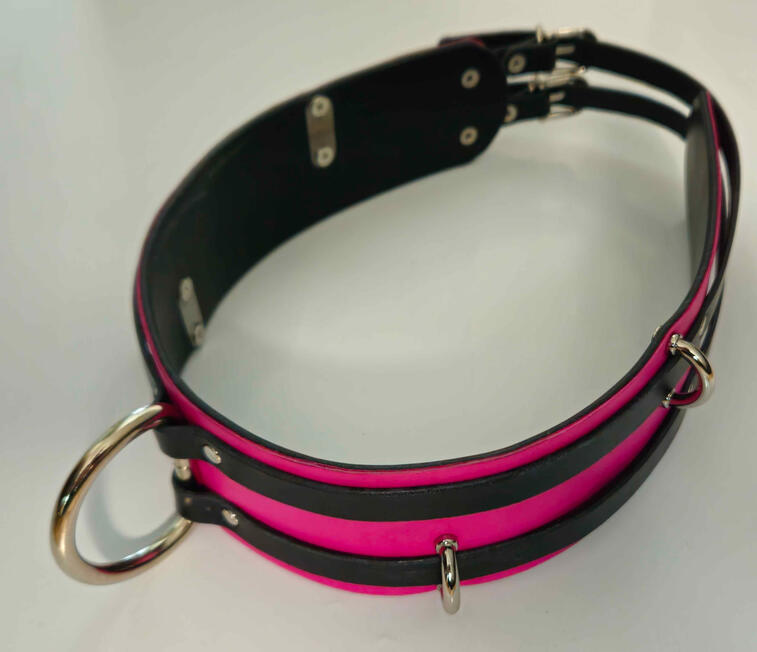 Flirty Fuschia Collar max Ø: 59cm Collar min. Ø: 45cm 1500NOK/≈134€