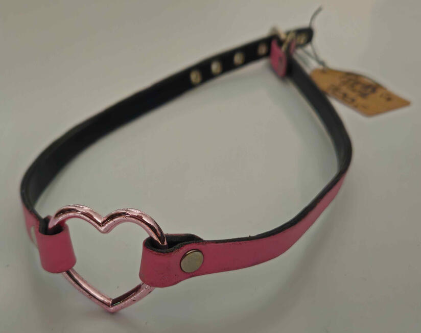 Pretty in Pink Collar max Ø: 48,5cm Collar min. Ø: 40,5cm 700NOK/≈62€