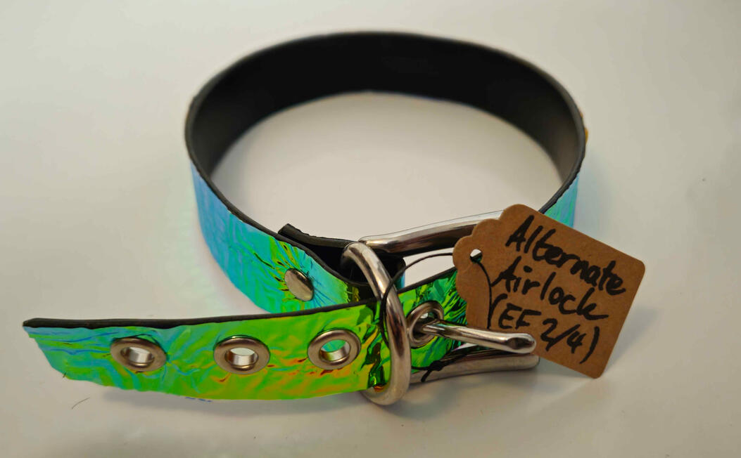 Alternate Airlock 2/4 (Theme: EF29) Collar max Ø: 48cm Collar min. Ø: 41,5cm 1000NOK/≈89€